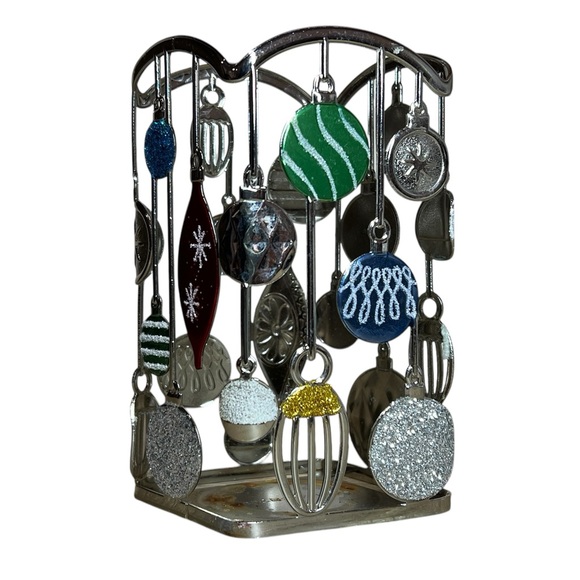 Bath & Body Works SOAP Sleeve Holder
CHRISTMS ORNAMENT SOAP HOLDER
Holder - Picture 5 of 16